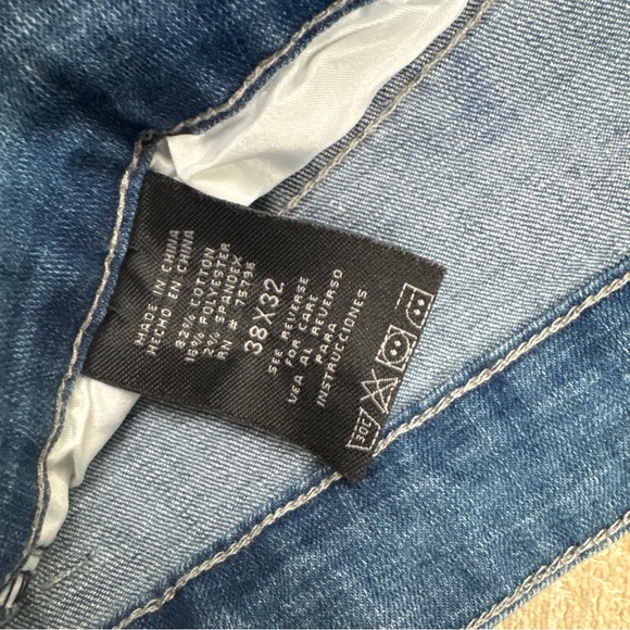 WAIMEA Stylish Distressed Blue Jeans with Colorful Accents - Picture 8 of 11